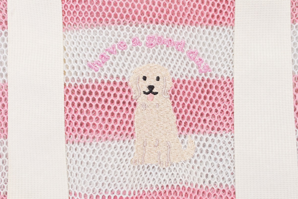白と優しいピンクのボーダーメッシュにゴールデンの刺繍。犬の上には「have a good day」とピンクの刺繍、持ち手は薄いグレー